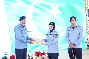 IGP Rizvi honours police teams with 10 mln for solving high-profile cases