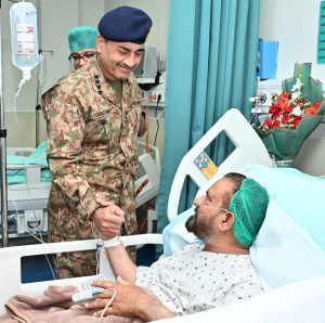 COAS visits CMH to inquire after well-being of soldiers, innocent civilians wounded during Marka e Haq operation