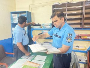 SP Naqvi pays surprise visits to PS Nilore