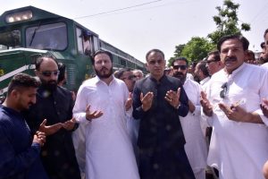 Kiani inaugurates new stop of Awam Express train at Sohawa station