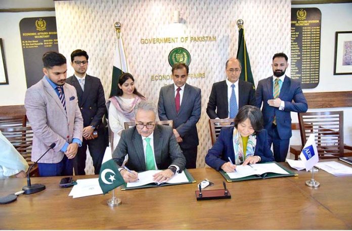 Dr. Kazim Niaz, Secretary Ministry of Economic Affairs and Emma Fan, Country Director of Asian Development Bank (ADB) signing 'Improved Resource Mobilization and Utilization Reform Program' between Pakistan and ADB