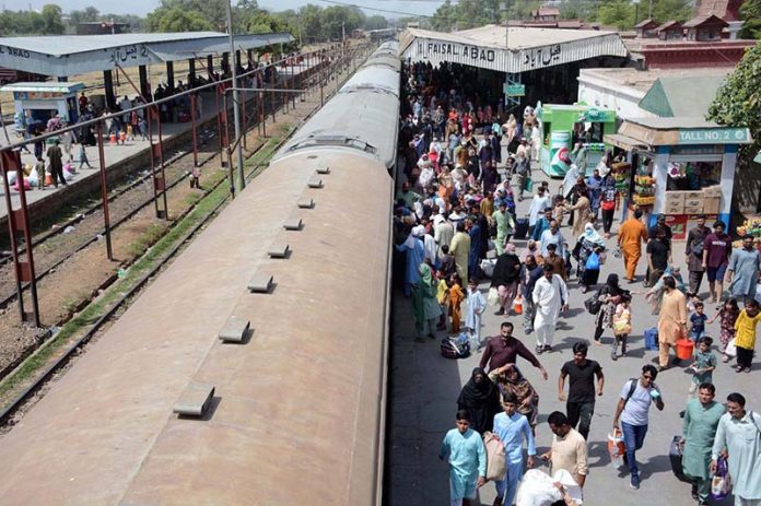 A large number of people are standing at Railway Station to go to their duties after spending the Eid ul-Adha holidays