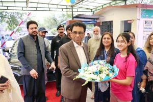 Federal Minister for Education and Professional Training, Dr. Khalid Maqbool Siddiqui being received as chief guest in inaugural ceremony of Summer FIESTA Courses