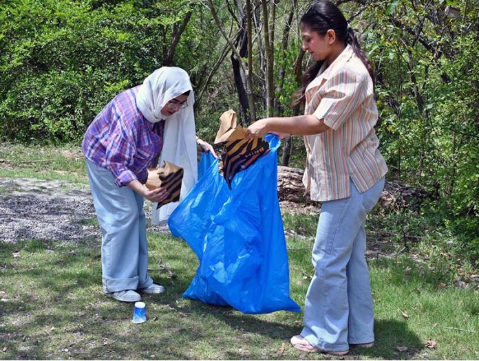 Students busy in picking garbage during launching ceremony of the Clean-up Drive Initiative at the Margallah Hills, National Park and Trail 5