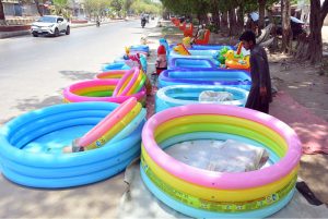 A vendor displaying the water-pools to attract the customers outside Thandi sarak