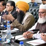 Provincial Minister for Minority Affairs Sardar Ramesh Singh Arora addresses a seminar at the Chamber of Commerce on the theme “Hum Sab Ka Pakistan.” He is accompanied by Liaquat Baloch and others