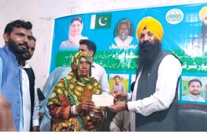 Provincial Minister Punjab Sardar Ramesh Singh distributing Holi Grant cheques among the Hindu community.