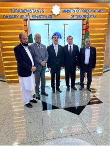 Chairman Senate Syed Yousuf Raza Gillani, along with Senators Syed Waqar Mehdi, Jan Muhammad Buledi, and Hidayatullah Khan, in a group photo with Foreign Minister of Turkmenistan Mr. Rashid Meredov after a meeting