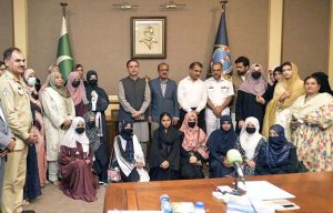 Federal Minister for Maritime Affairs Muhammad Junaid Anwar Chaudhry cutting ribbon to inaugurates the first-ever ladies' café at Karachi Port Trust