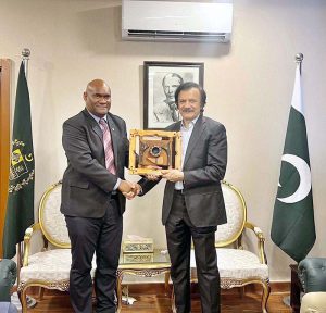 A delegation of Fiji National University presented souvenir to the Special Assistant to the Prime Minister on Industries and Production Haroon Akhtar Khan.