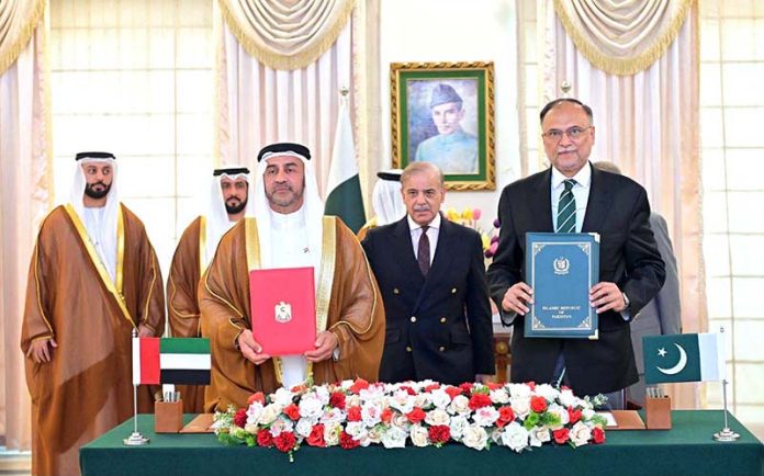 Prime Minister Muhammad Shehbaz Sharif witnessing the signing of an MoU of cooperation between Pakistan and the UAE, signed by Federal Minister for Planning and Development Dr. Ahsan Iqbal and UAE's Deputy Minister of Cabinet Affairs for Competitiveness and Knowledge Exchange H. E. Abdulla Nasser Lootah