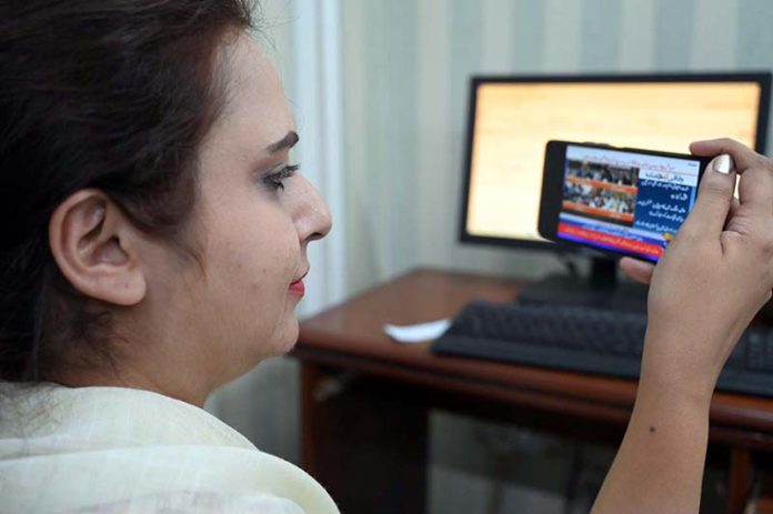 Woman watching the 2025-26 federal budget live on her Mobile screen