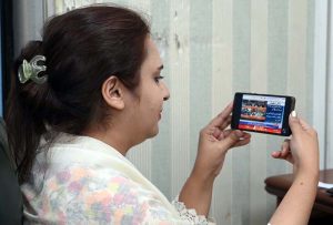 Woman watching the 2025-26 federal budget live on her Mobile screen
