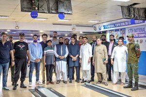 Coordinator to the Prime Minister on Kashmir Affairs, Gilgit-Baltistan, and SAFRON, Shabir Ahmed Usmani, poses for a group photo with participants of the 17th National Tenpin Bowling Championship