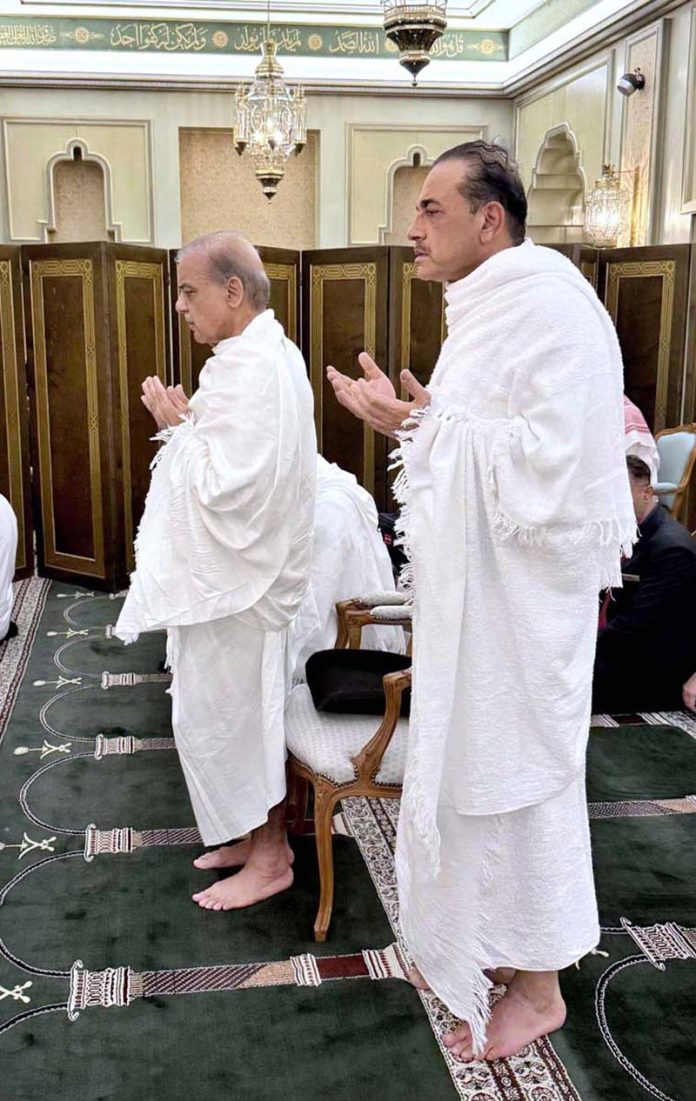Prime Minister Muhammad Shehbaz Sharif, COAS Field Marshal Syed Asim Munir and Pakistani delegation performs Umrah