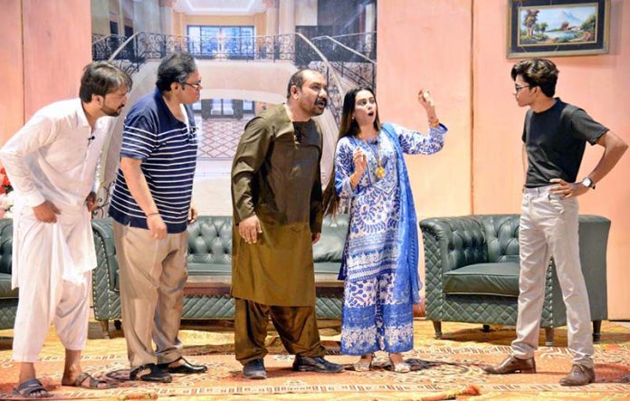 Artists perform a stage drama “Bhala Re Bag”, presented by the Arts Council of Pakistan Karachi during the Sindh Drama Festival 2025 at Arts Council Pakistan, Larkana