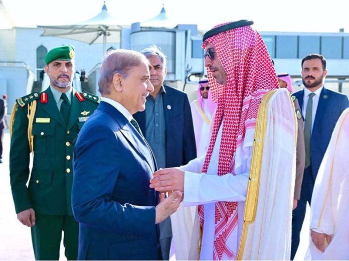 Prime Minister Muhammad Shehbaz Sharif departs for Pakistan from Jeddah, after completing his two day official visit of Saudi Arab. Governor of Jeddah, Prince Saud bin Abdullah bin Jalawi seeing off Prime Minister Muhammad Shehbaz Sharif at Jeddah Airport