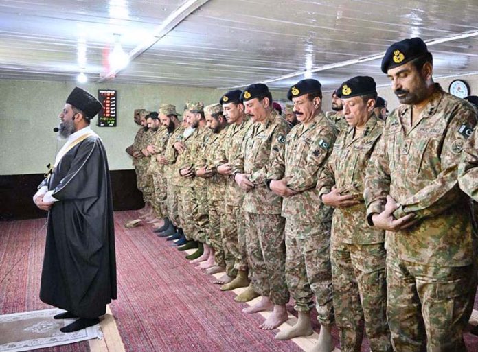 Field Marshal Syed Asim Munir, NI (M), Chief of Army Staff (COAS), offered Eidul Azha prayers while visiting forward positions along the Line of Control (LOC) to celebrate the occasion with frontline troops