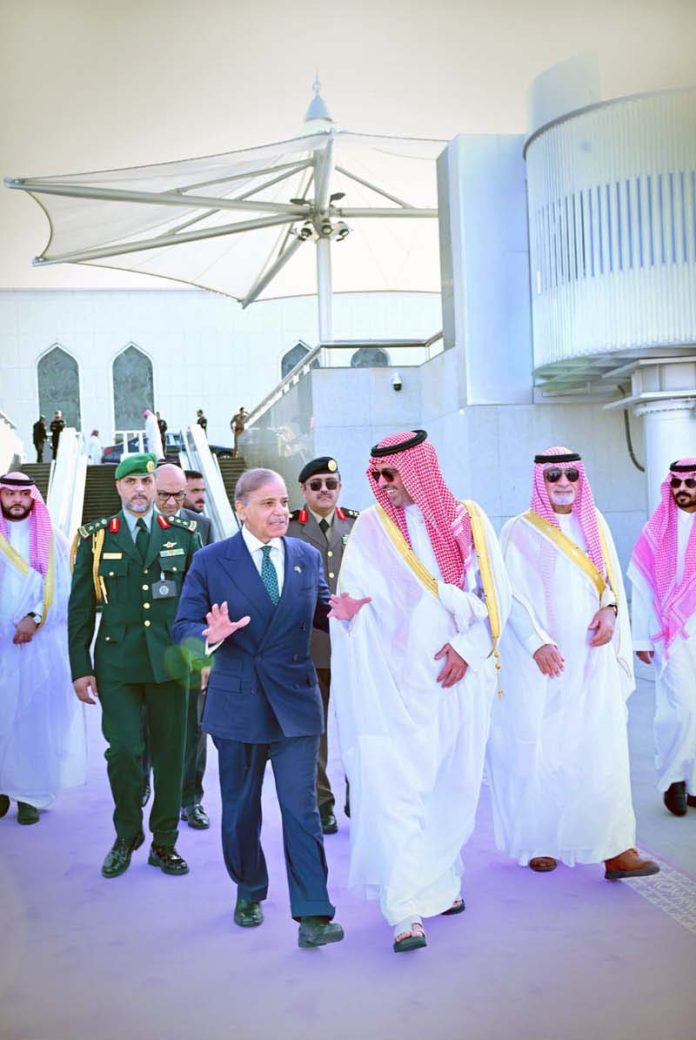 Prime Minister Muhammad Shehbaz Sharif departs for Pakistan from Jeddah, after completing his two day official visit of Saudi Arab. Governor of Jeddah, Prince Saud bin Abdullah bin Jalawi seeing off Prime Minister Muhammad Shehbaz Sharif at Jeddah Airport