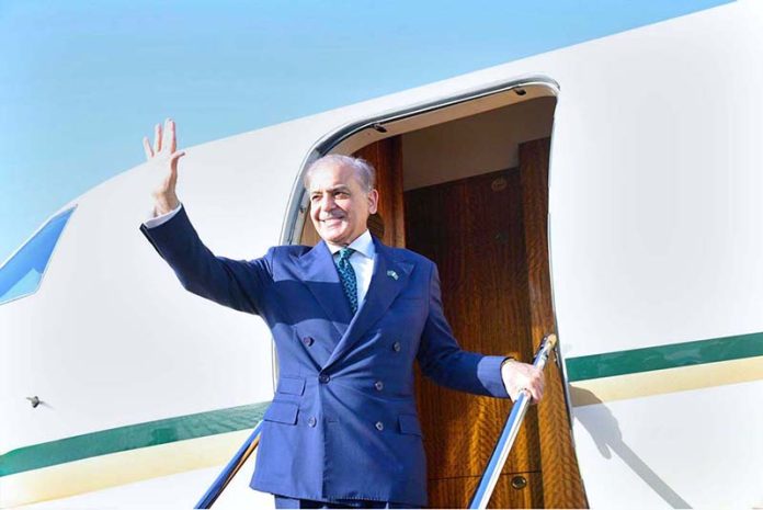 Prime Minister Muhammad Shehbaz Sharif departs for Pakistan from Jeddah, after completing his two day official visit of Saudi Arab. Governor of Jeddah, Prince Saud bin Abdullah bin Jalawi seeing off Prime Minister Muhammad Shehbaz Sharif at Jeddah Airport