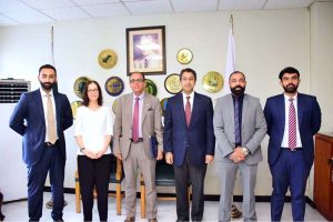 Group photo of UK Trade Envoy Mohammad Yasin with Coordinator to PM on Commerce Rana Ihsaan Afzal, Additional Secretary Commerce Nasir Hamid, and other officials after a meeting on enhancing UK-Pakistan trade relations.