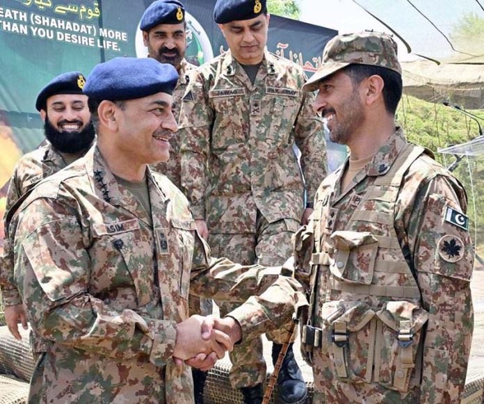 Field Marshal Syed Asim Munir, NI (M), Chief of Army Staff (COAS) interacting with troops while visiting forward positions along the Line of Control (LOC) to celebrate the Eidul Azha with frontline troops
