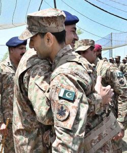 Field Marshal Syed Asim Munir, NI (M), Chief of Army Staff (COAS) interacting with troops while visiting forward positions along the Line of Control (LOC) to celebrate the Eidul Azha with frontline troops