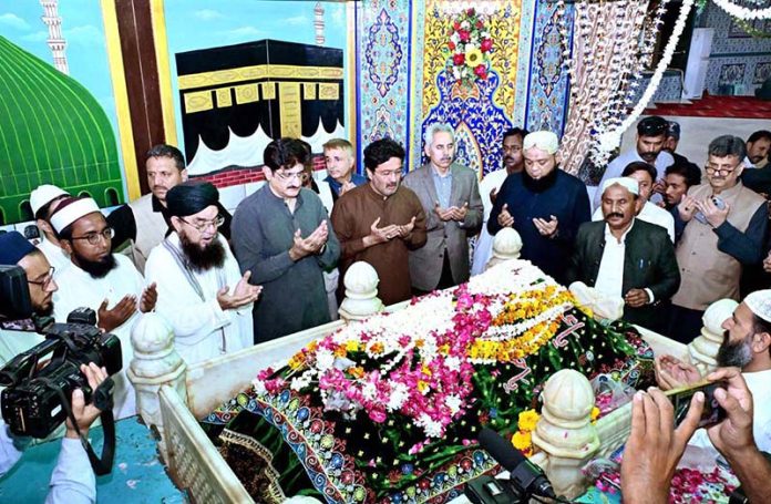 Sindh Chief Minister Syed Murad Ali Shah offers dua after performing the concluding rituals of the three-day Urs of Sufi Saint Abdullah Shah Ghazi
