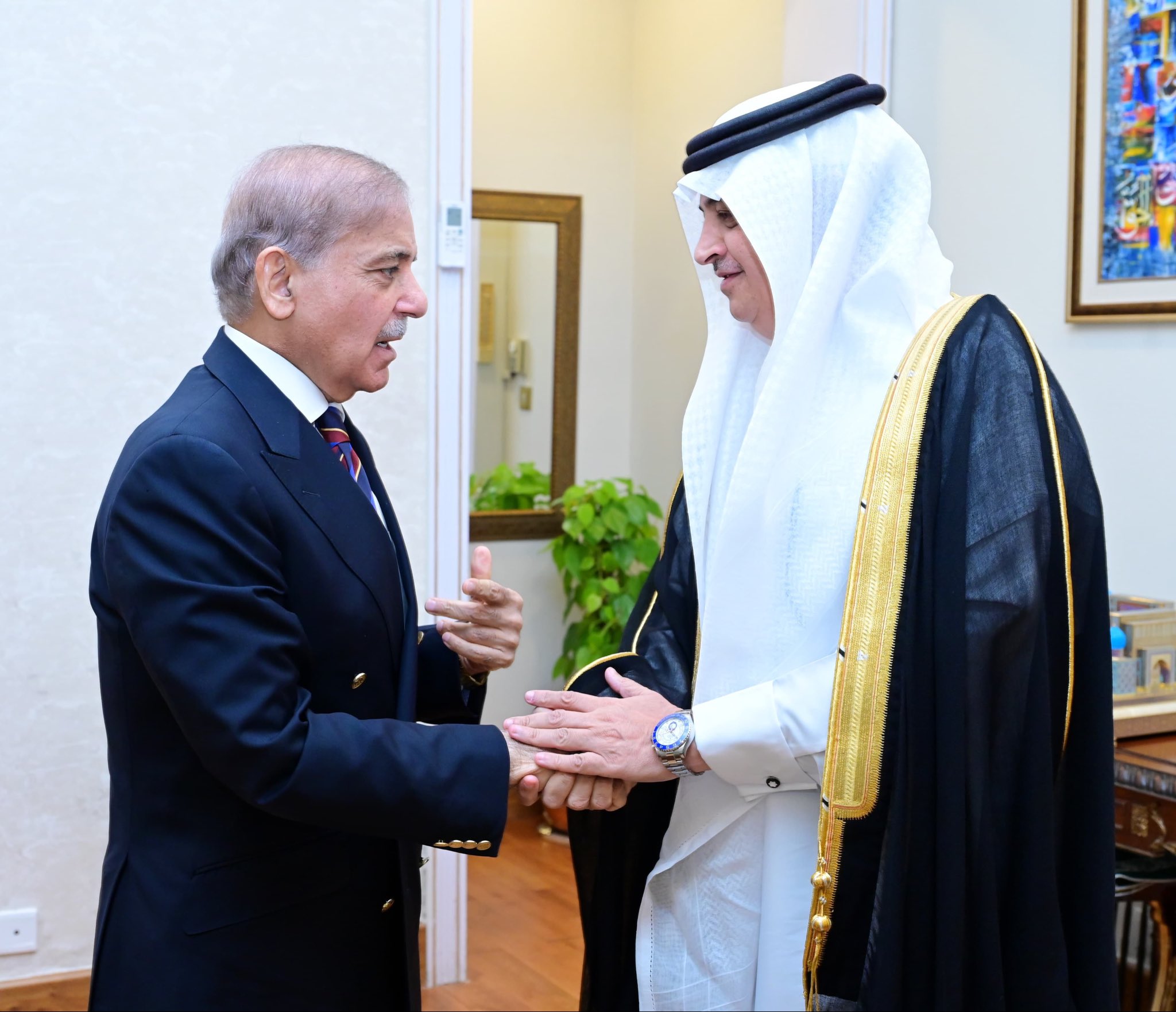 PM discusses Middle East situation with KSA, Qatari ambassadors; calls for dialogue, peace 