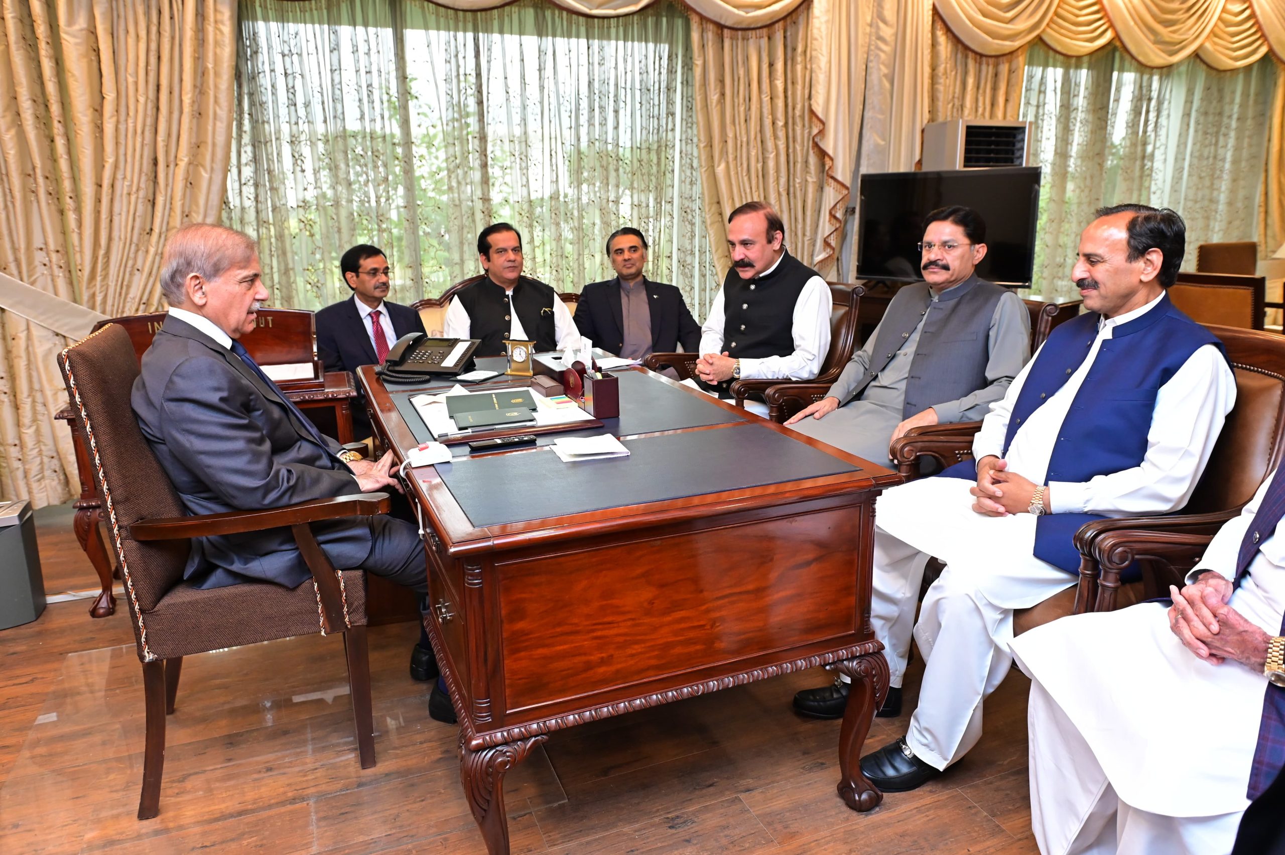 Cabinet members, MNAs call on PM Shehbaz Sharif, assure him of full support in budget approval