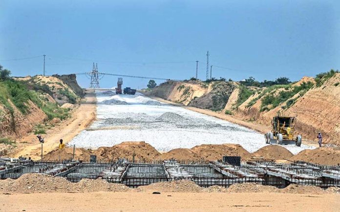 Construction work is underway on the Rawalpindi Ring Road, also known as the Rawalpindi–Islamabad Ring Road—a 38.3-kilometer highway connecting Rawalpindi and Islamabad in Pakistan. The project, which began in March 2022, is currently under construction and will feature six lanes upon completion. The ring road will start at the Channi Sher Alam Bridge near Rawat and terminate at the Thalian Interchange, linking to the Lahore-Islamabad Motorway (M-2)