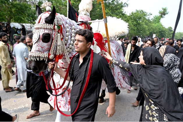 A large number of mourners participating in the main procession of 9th ...