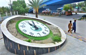 A stylish time clock model installed for guides commuters at Thandi Sarak, adding a unique charm to the city's streetscape.