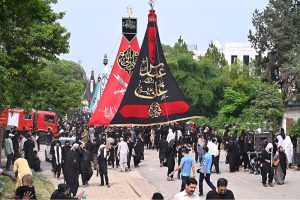 Volunteers distribute food among the mourners during the main procession of 9th Muharram-ul-Haram, commonly known as Youm-e-Ashura in G-6 sector. Muharram-ul-Haram, the first month of the Islamic calendar, is a period of mourning in remembrance of the martyrdom of Hazrat Imam Hussain (AS), the grandson of the Holy Prophet Muhammad (SAWW), along with his family and companions at Karbala