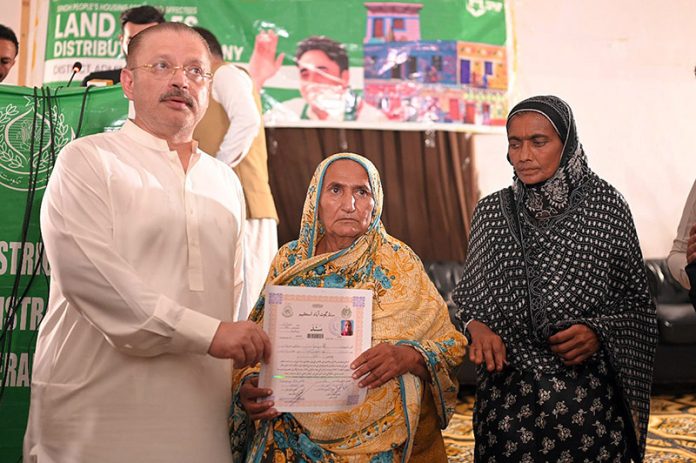 Sindh Senior minister for information Sharjeel Memon giving away ownership rights of the houses constructed under the People's Housing Scheme, flood victims at Rawal house Rahuki