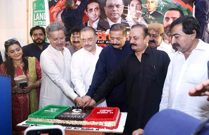 Sindh Senior Minister for Information Sharjeel Inam Memon cuts a cake to celebrate President Asif Ali Zardari's 70th birthday at Rawal House, Rahuki