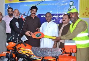 MPA Arif Mahmood Gill and MPA Rao Kashif along with Director Livestock Nadeem Badar are handing over the keys of motorbikes to the Para-Veterinary staff at a ceremony of Civil Veterinary Hospital, Liaquat Road. Punjab Chief Minister Maryam Nawaz's initiative to make the veterinary services of the Livestock Department more efficient and effective.