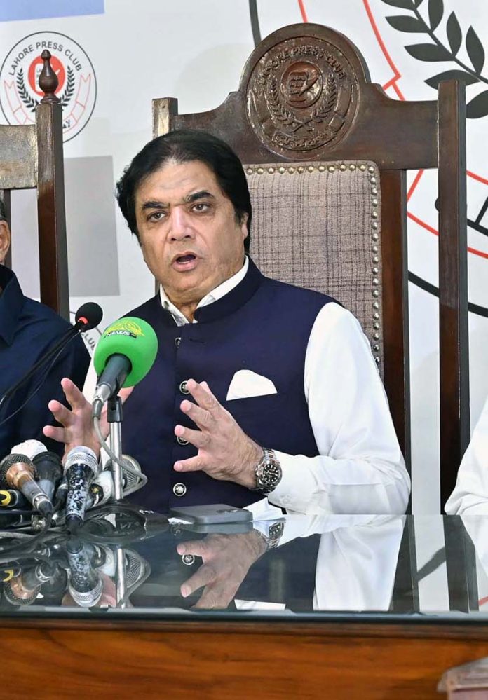 Federal Minister for Railways Hanif Abbasi is talking to the guest of honor at the Press Club