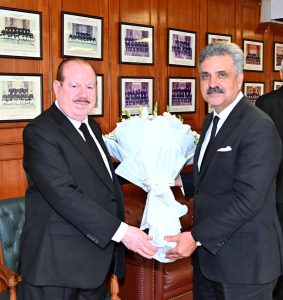 Honorable Mr. Justice Yahya Afridi, Chief Justice of Pakistan presenting a bouquet to Honorable Mr. Justice Tariq Masood who laid down the robes of office as Additional Judge of the Supreme Court of Pakistan.