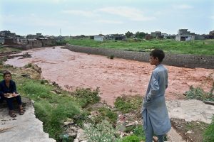 A large crowd has gathered along the Korang Nullah at Sharifabad in the Federal Capital as water levels rose following recent rains. Security personnel are preventing people from crossing the bridge after a young man drowned in the nullah