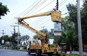 A TMA worker repairs a streetlight on Jail Road as part of routine maintenance.