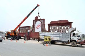 Workers busy in installed the new entrance gate of Lahore near shahdara at River ravi bridge in the Provincial Capital