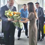 Ms. Nguyen Thi Thu Thuy, Secretary Trade & Investment, Vietnam presents flowers to Federal Minister for Commerce Jam Kamal Khan upon his arrival in Hanoi