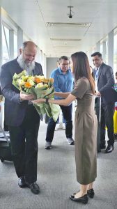 Ms. Nguyen Thi Thu Thuy, Secretary Trade & Investment, Vietnam presents flowers to Federal Minister for Commerce Jam Kamal Khan upon his arrival in Hanoi