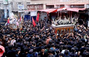 A large number of mourners attending procession of 8th Muhrramul Harram at Qadam Gah Mola Ali Road