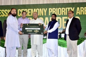 Federal Minister for Housing and Works, Mian Riaz Hussain Pirzada, hands over possession letters to allottees of the FGEHA’s housing scheme ‘Sky Gardens’ on Murree Expressway. The initiative marks a key milestone in providing affordable housing to government employees