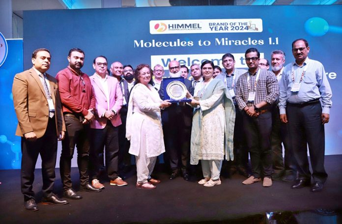 On the occasion of the launch ceremony of Targeted Cancer Therapies for the first time in Pakistan by Himmel Pharmaceuticals, the country’s first female oncologist, Prof. Dr. Zeba Aziz, receives a souvenir from Prof. Dr. Kausar Bano. Also present were Prof. Dr. Abbas Khokhar, Sharif Sajjad (CEO, Himmel Pharma), Dr. Muhammad Arshad (MD, Himmel Pharma), Prof. Dr. Tahir Bashir, Prof. Dr. Rana Atiq, Dr. Usman Amin (Director, Himmel Pharma), and others