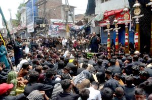 Federal Minister for Investment Board Qasier Ahmad Sheikh distribute Niaz and Langar on Youm e Ashura on 10th Muharram at his residence