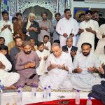 Federal Minister Abdul Aleem Khan expressing condolences and offering Fateha to the family of two brothers martyred in the Balochistan bus firing