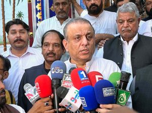 Federal Minister Abdul Aleem Khan expressing condolences and offering Fateha to the family of two brothers martyred in the Balochistan bus firing